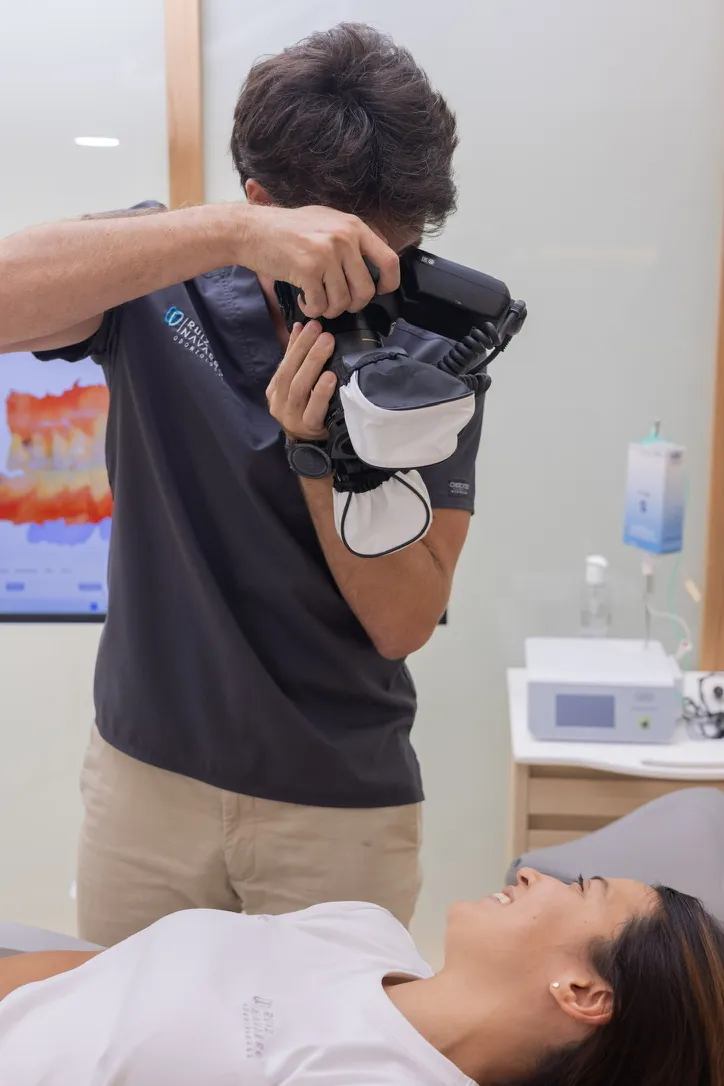 Fotografía clínica intraoral durante una consulta